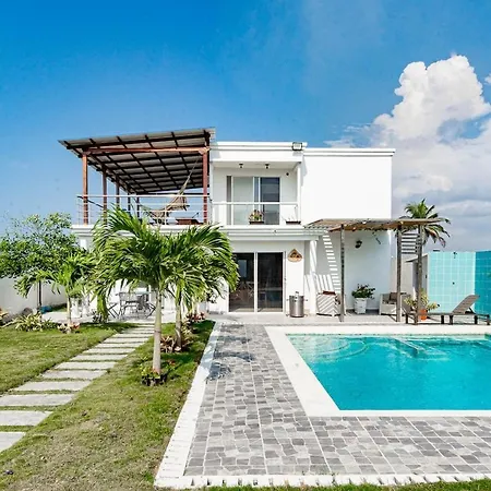 Сasa de vacaciones Adela House *